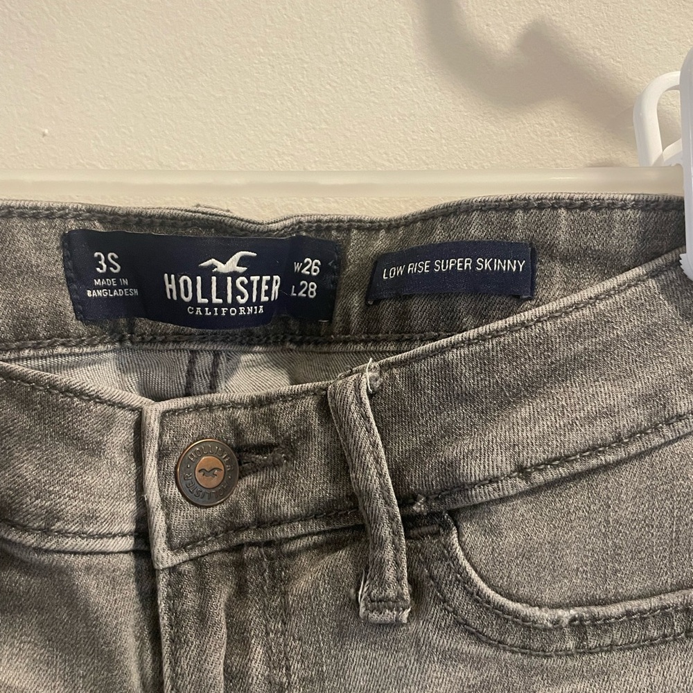 Hollister Women's Gray Ripped Skinny Jeans